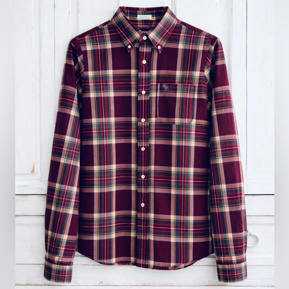 Abercrombie & Fitch Muscle Fit Burgundy Plaid Button Down Shirt Med. 100% Cotton